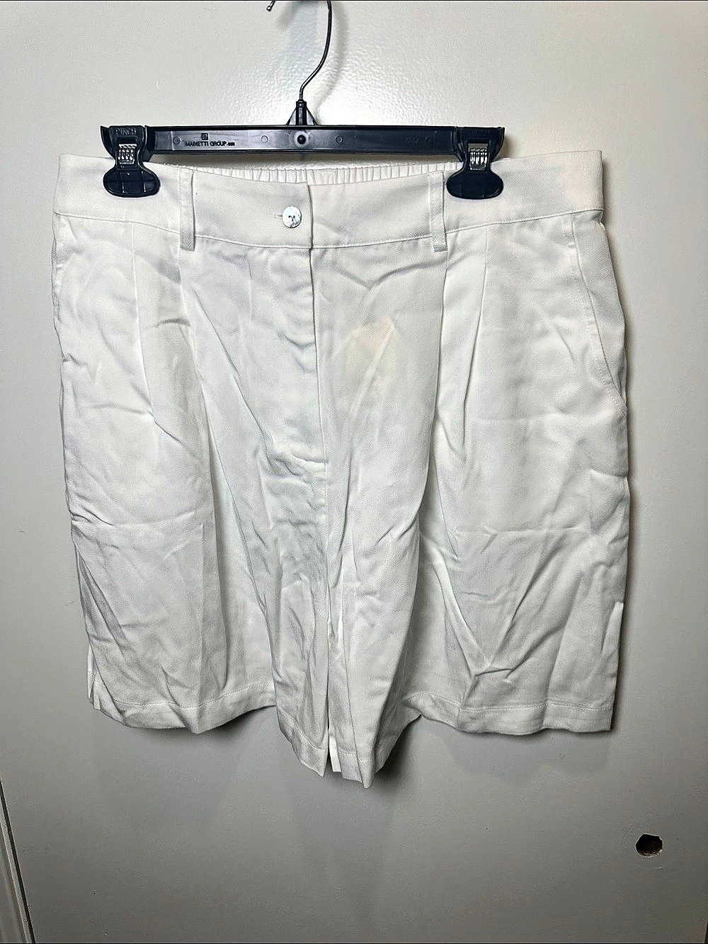 DONNI. The Linen Pleated Short. Flat Front Shorts in White XL (55)